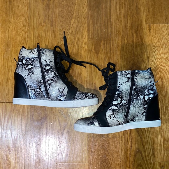 torrid Shoes - Torrid Faux Snake Skin Print Wedge Sneakers Size 10W
